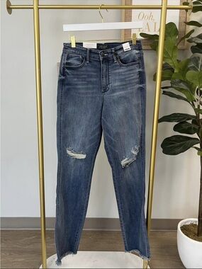 Judy Blue Mid-Blue Distressed high waist Straight-Leg Jeans